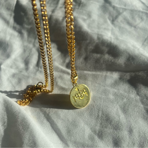 💛 Taylor Swift Fan Inspired 1989 Necklace - Silver - NWT - Picture 3 of 6